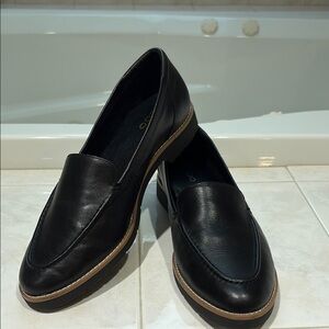 Aldo Women’s Black Leather Loafers size 8. EUC